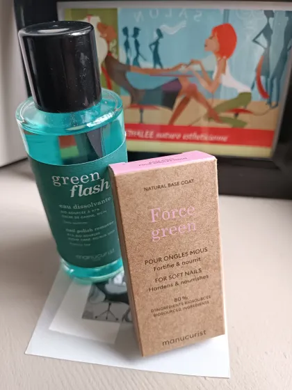 Flacon de semi-permanent Green Flash et base Force Green de Manucurist